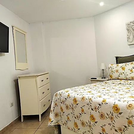 In San Marino Complex * לוס כריסטיאנוס